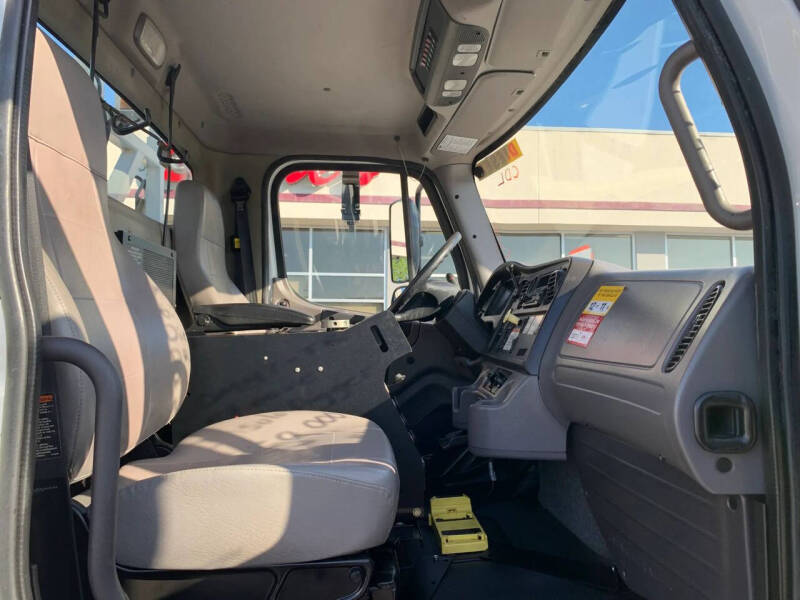 2014 Freightliner M2 106