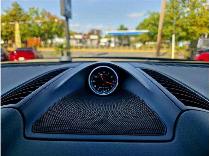 2017 Porsche Cayenne Platinum Edition