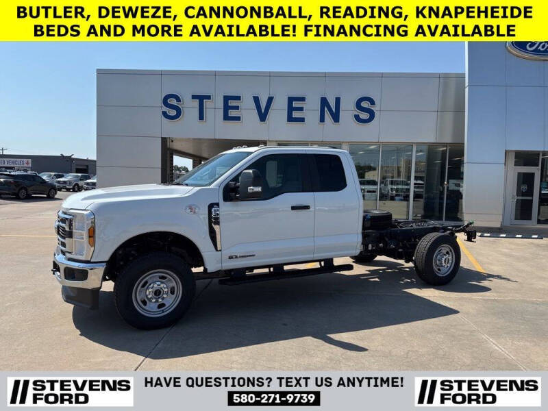 2025 Ford F-350 Super Duty Chassis Cab XL's photo