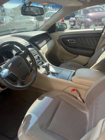 2010 Ford Taurus SEL