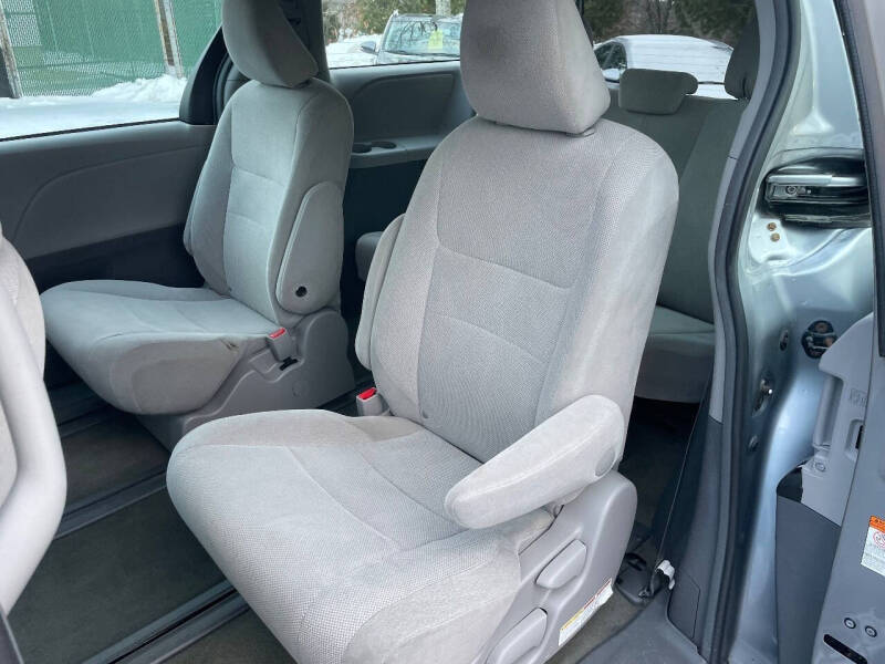 2017 Toyota Sienna L 7-Passenger
