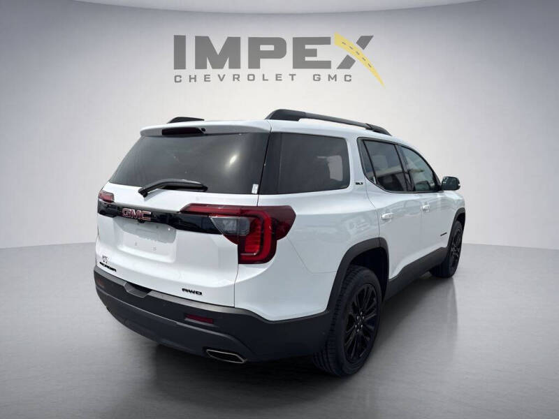 2023 GMC Acadia SLT
