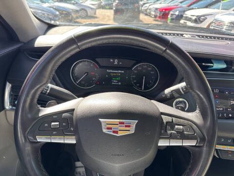 2023 Cadillac XT4 Premium Luxury