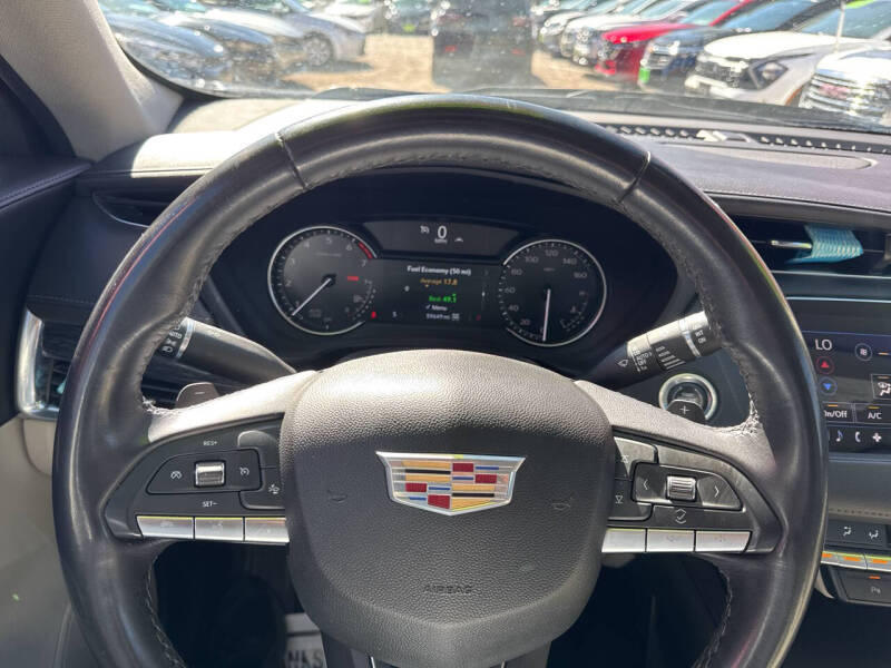 2023 Cadillac XT4 Premium Luxury