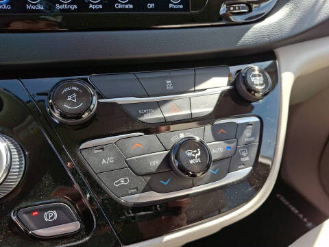 2017 Chrysler Pacifica Hybrid Touring Plus