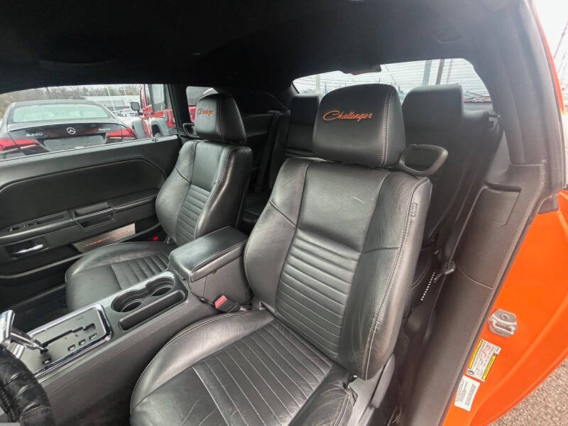 2012 Dodge Challenger SXT Plus