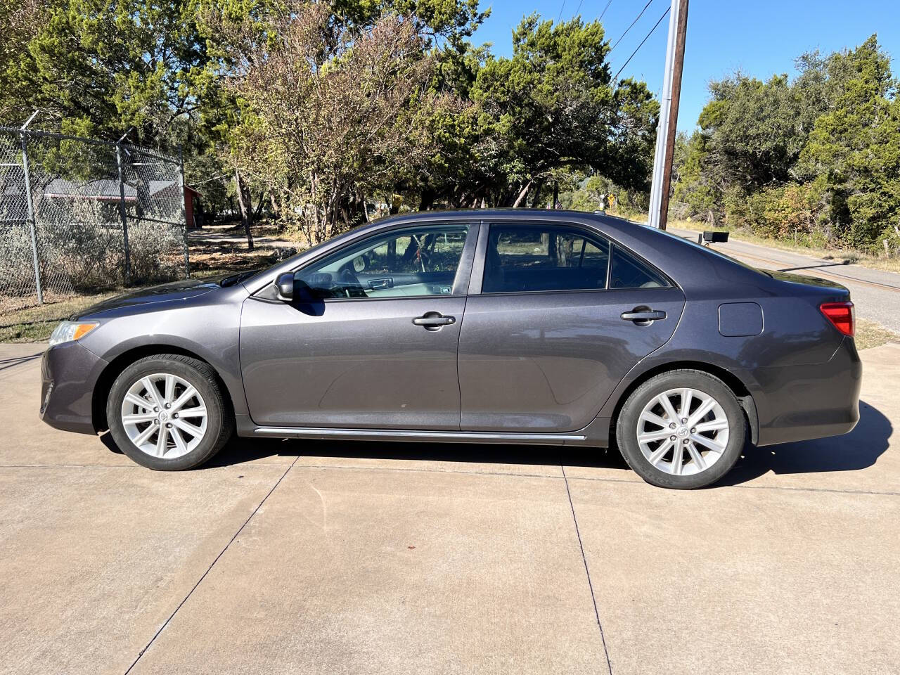Used Car 2013 Toyota Camry Hybrid  Le 4dr Sedan For Sale Under $12,000 In Austin, Texas