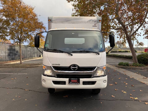 2017 Hino 195