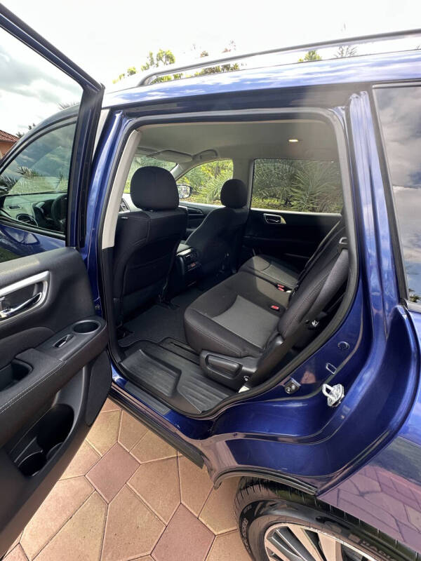 2017 Nissan Pathfinder SV