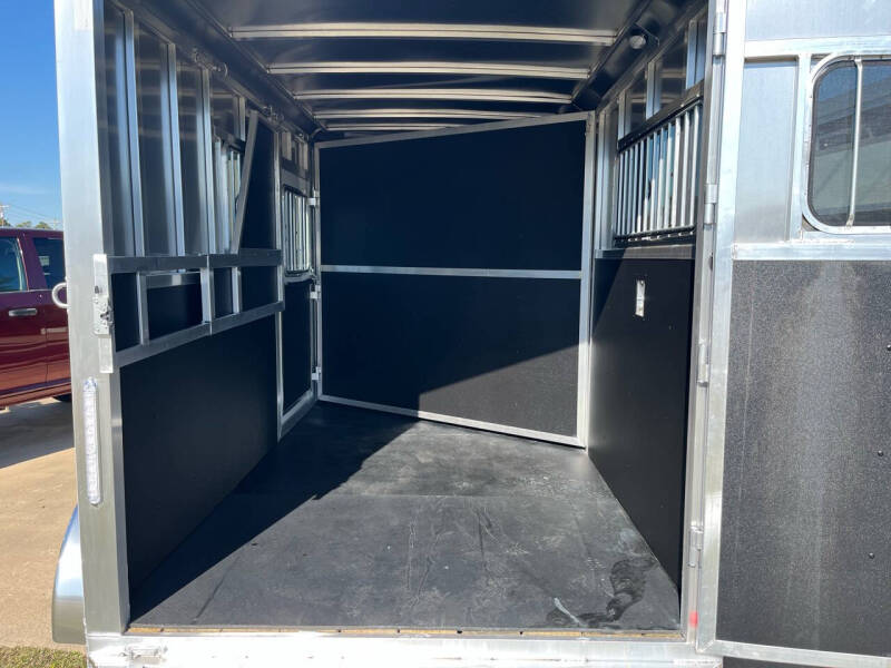 2025 Shadow 2 Horse Stablemate