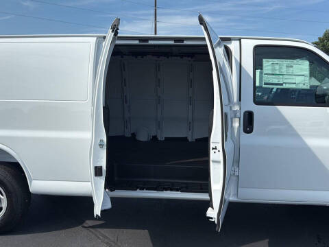 2025 Chevrolet Express 2500