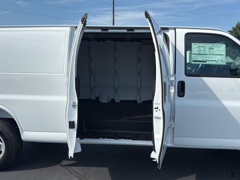 2025 Chevrolet Express 2500