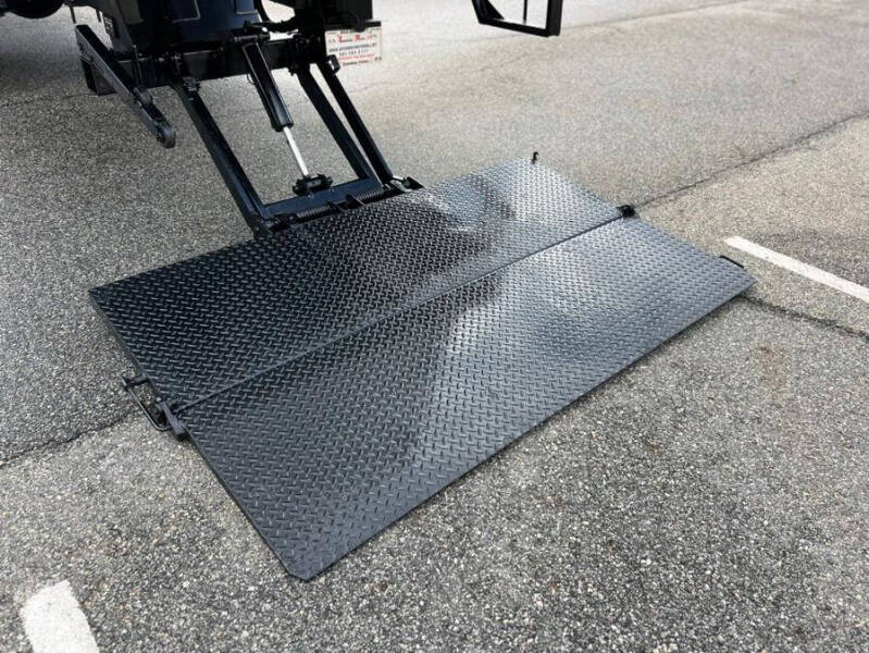 2018 Freightliner M2 106