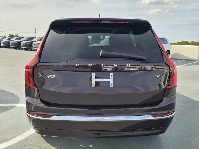 2025 Volvo XC90 B6 Core Bright Theme