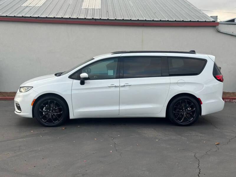 2023 Chrysler Pacifica Touring L