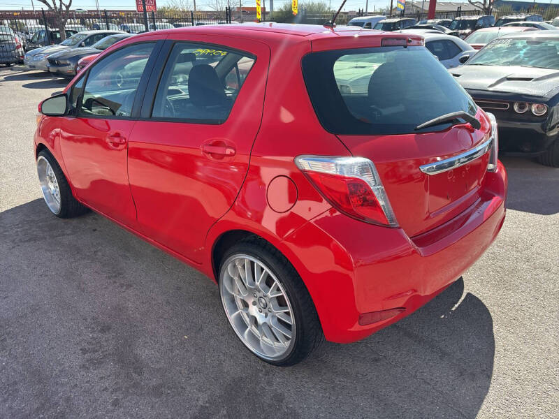 2013 Toyota Yaris 5-Door SE