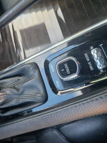 2016 Volvo XC90 T6 Momentum