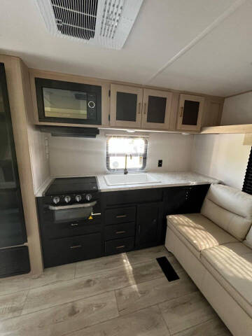 2025 Prime Time RV AVENGER LE 24RLS