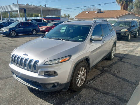 2018 Jeep Cherokee for sale at PARS AUTO SALES in Tucson AZ