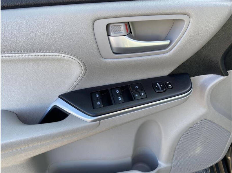 2015 Toyota Camry Hybrid