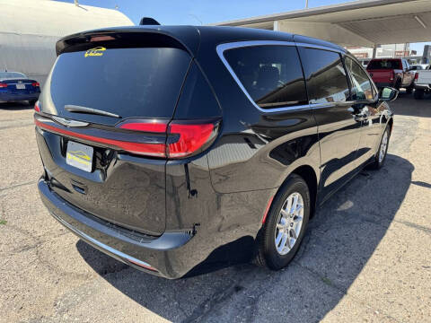 2025 Chrysler Pacifica Select