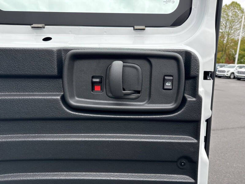 2025 Chevrolet Express 3500