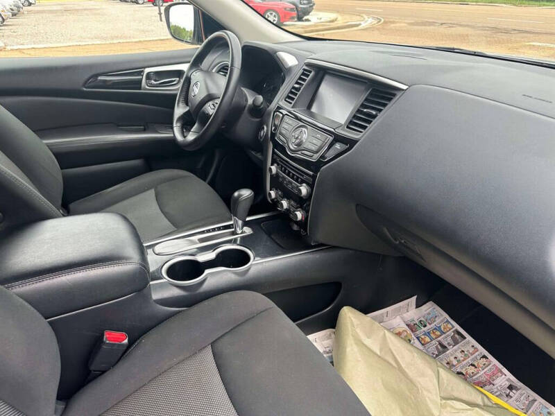 2020 Nissan Pathfinder SV