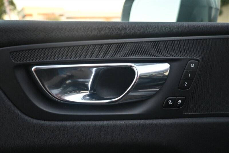 2020 Volvo XC60 T5 Momentum