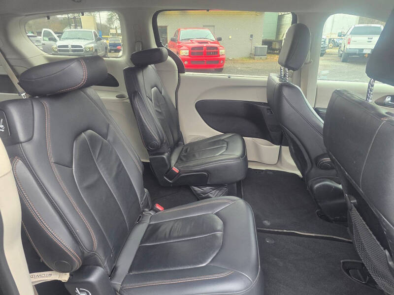 2017 Chrysler Pacifica Touring-L