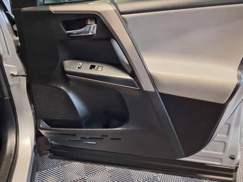 2017 Toyota RAV4 Hybrid XLE