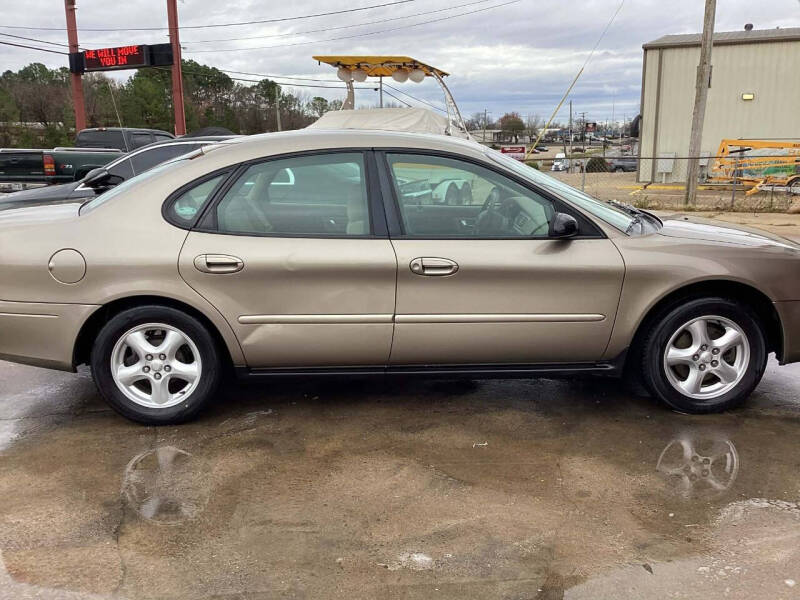 2003 Ford Taurus SE
