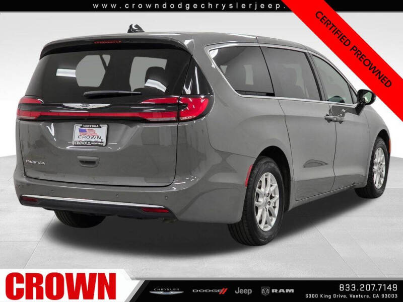 2025 Chrysler Pacifica Select