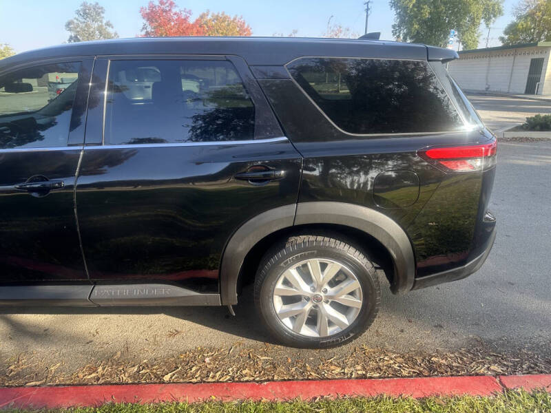 2022 Nissan Pathfinder S