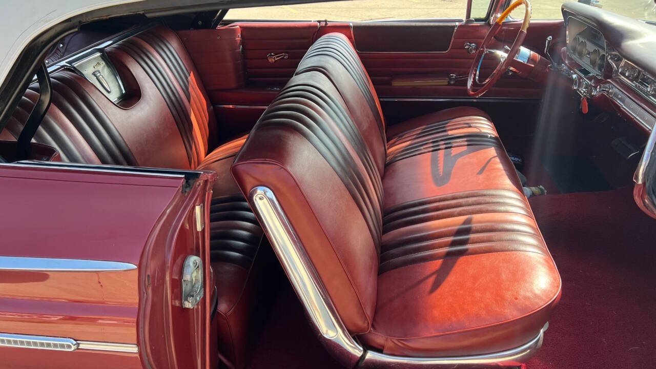 1960 Pontiac Bonneville 29