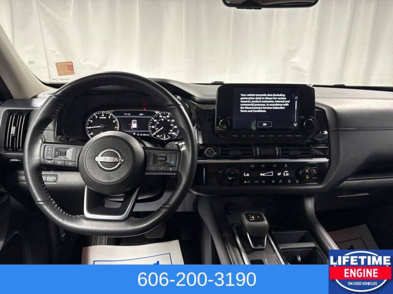 2024 Nissan Pathfinder SL
