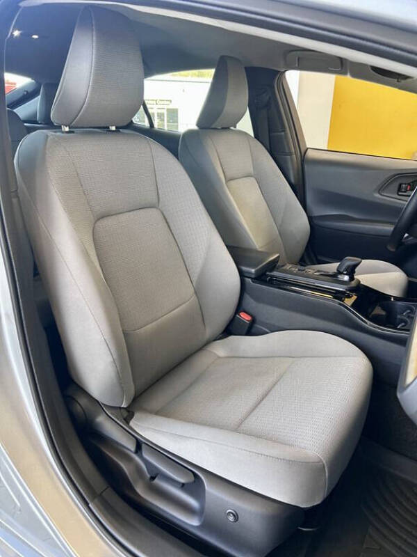 2025 Toyota Prius LE