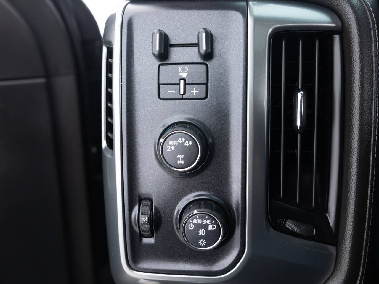 Used Car 2017 Chevrolet Silverado 1500  Ltz Z71 4x4 4dr Crew Cab 5.8 Ft. Sb For Sale Under $30,000 In Coal City, Illinois