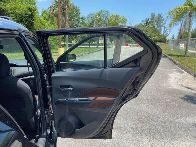 2020 Nissan Kicks SR