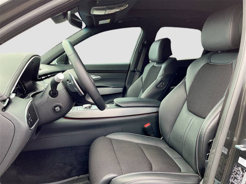 2025 Genesis GV70 2.5T Standard