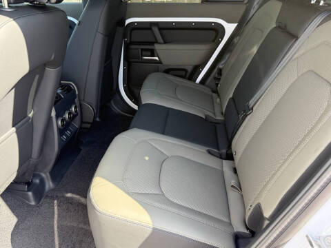 2026 Land Rover Defender 110 P300 S