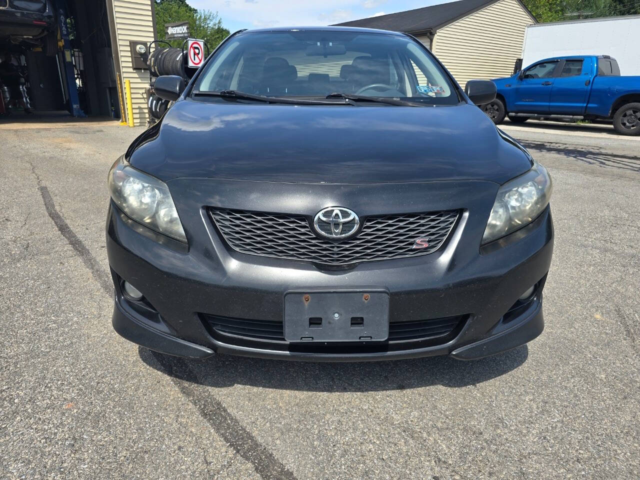 2009 Toyota Corolla for sale at QUEENSGATE AUTO SALES in York, PA