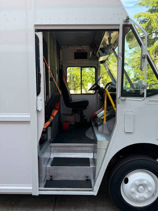 2005 Freightliner MT45 Chassis