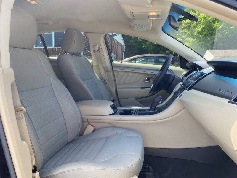 2016 Ford Taurus SE