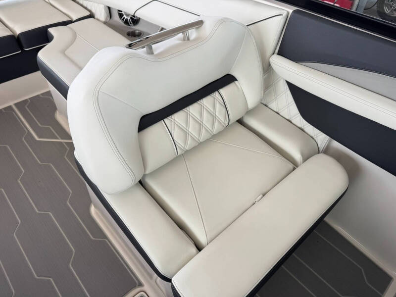 2025 Regal LS4 Surf