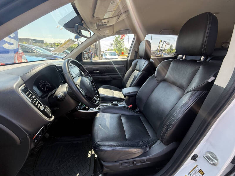 2020 Mitsubishi Outlander Special Edition