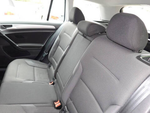 2017 Volkswagen Golf SportWagen