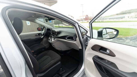2024 Chrysler Voyager LX