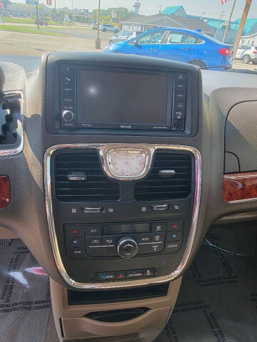 2016 Chrysler Town and Country Touring