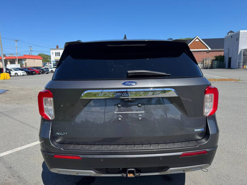 2020 Ford Explorer XLT 4WD's photo