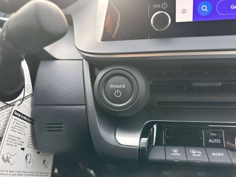 2025 Toyota Prius LE